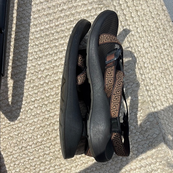 Chaco Black Sandals with Brown Geometric Straps 9 - Picture 5 of 6